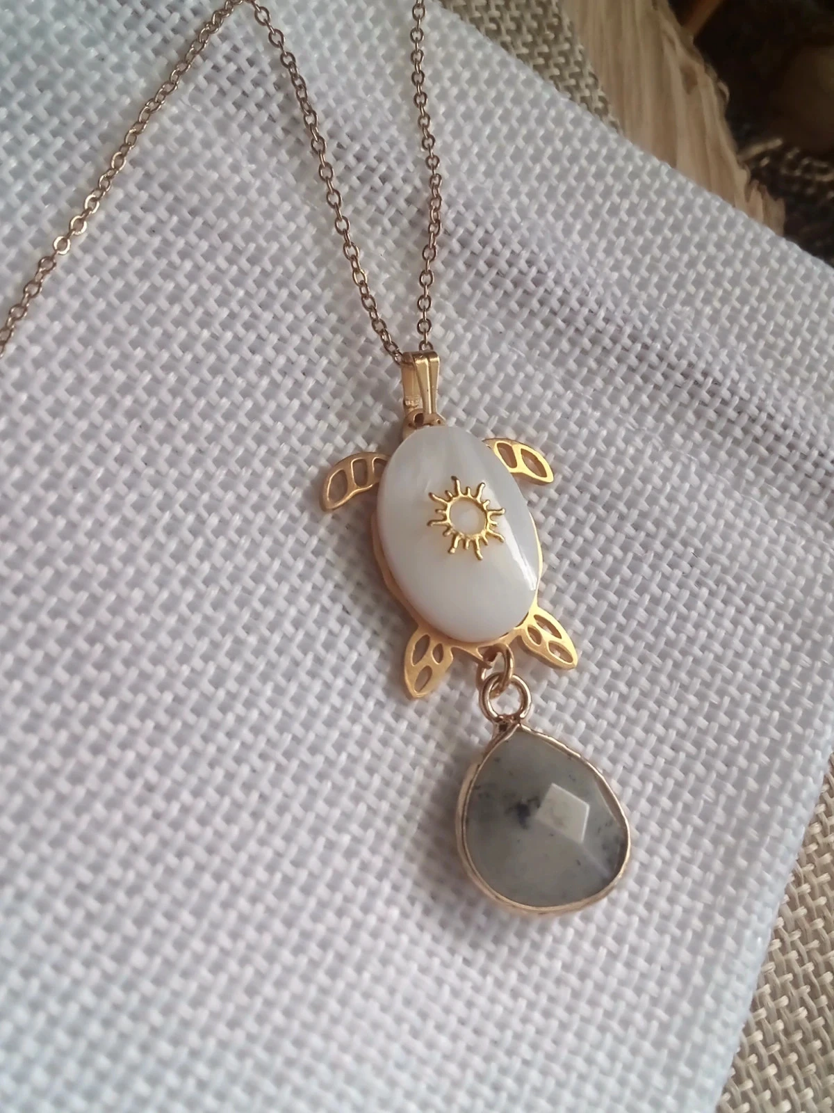 White natural mother of pearl and Labradorite stone turtle necklace – photo 4